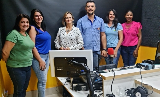 Dia 13/04/2023, recebemos nos estúdios da Clube, a Secretária de Educação Rejane Herdy e as Diretoras da Rede Municipal de Ensino, para um bate papo super importante a respeito da segurança nas escola
