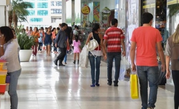 Comércio mineiro avança 3,5% em 12 meses